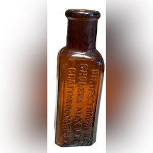 Antique HUMPHREYS' HOMEO. MED. CO. Chattanooga, TN Bottle-Amber